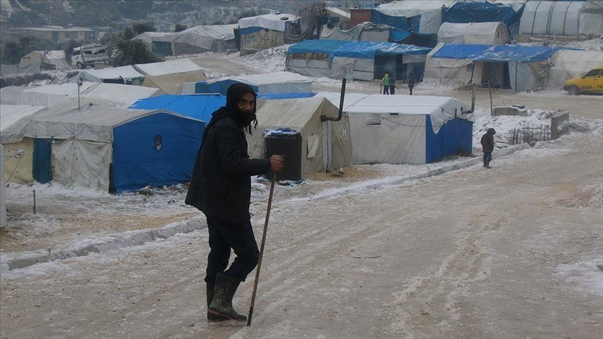 Idleb : Les Syriens des camps de déplacés proies du froid 
