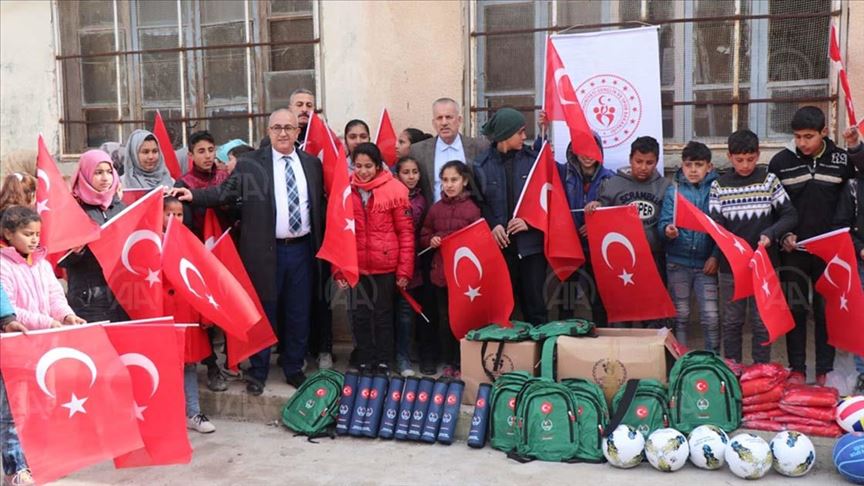 مساعدات تركية للمحتاجين في تل أبيض ورأس العين بسوريا