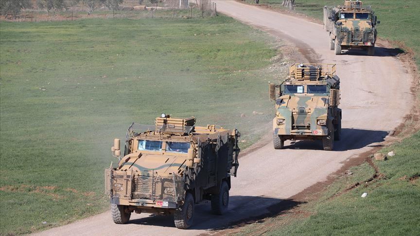 الجيش التركي يواصل تعزيز وحداته على الحدود السورية