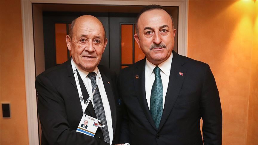 Cavusoglu : "Les pays du Golfe pensent pouvoir changer des régimes avec leur argent"