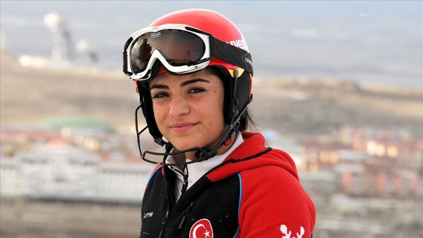 Турската скијачка Сила Кара стана херој во Словенија, спасувајќи го животот на едно дете