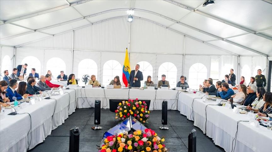 Presidente de Colombia se reúne con altos funcionarios para evaluar 18 meses de Gobierno