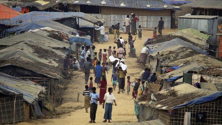 Bangladesh building barbed-wire fences around Rohingya