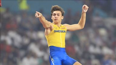 Athlétisme : Armand Duplantis bat son propre record à la perche (6,18m)