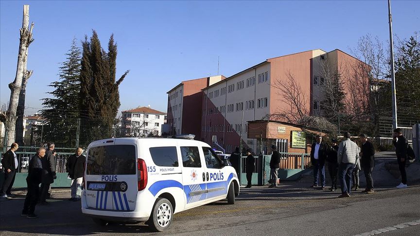 Güvenlik görevlisi okul müdürünü yaralayıp intihar intihar etti