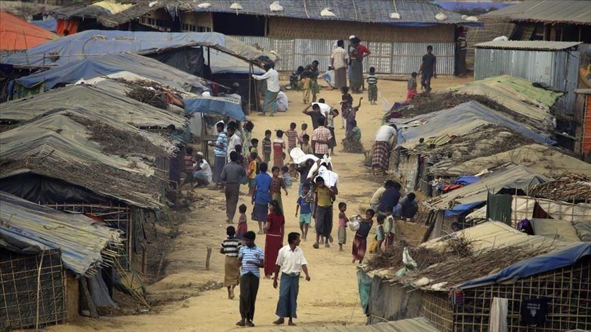 Bangladesh bangun pagar kawat berduri di sekitar kamp Rohingya