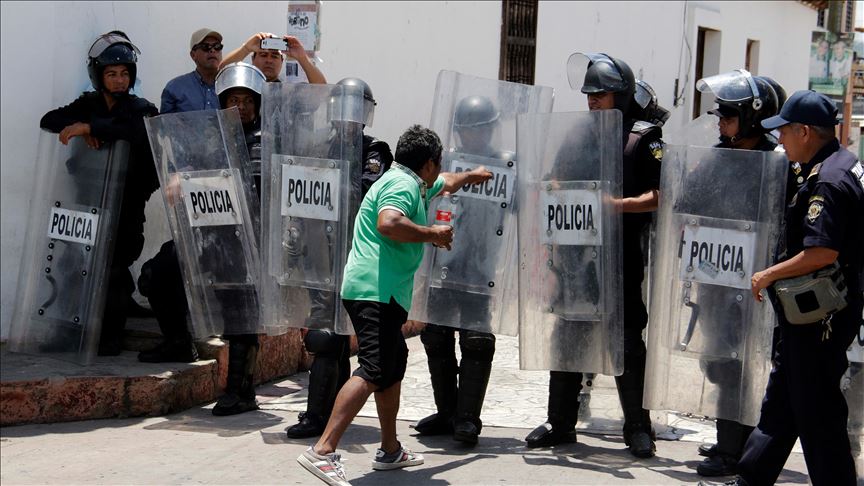 U sukobu policije i studenata u Meksiku povrijeđeno osam osoba