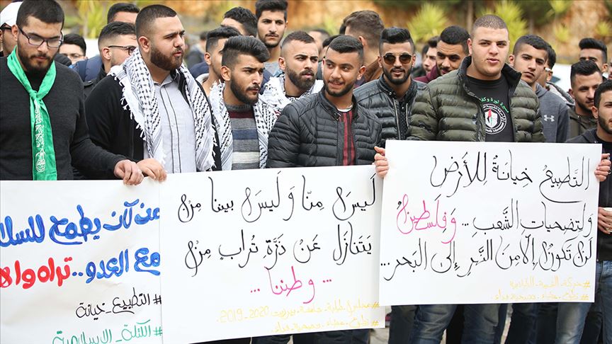 طلبة بيرزيت الفلسطينية ينددون بلقاء تطبيعي في رام الله 