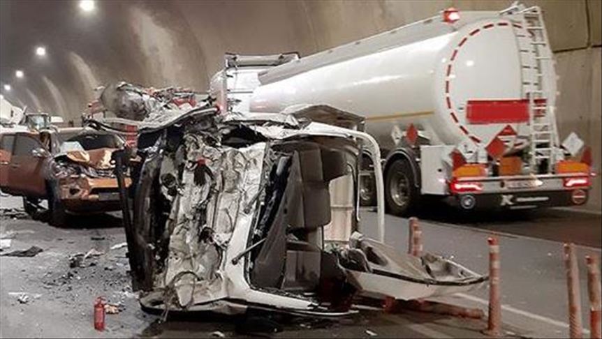 Загинаа 5, а повредени се 41 лице во верижна сообраќајна несреќа во Јужна Кореја