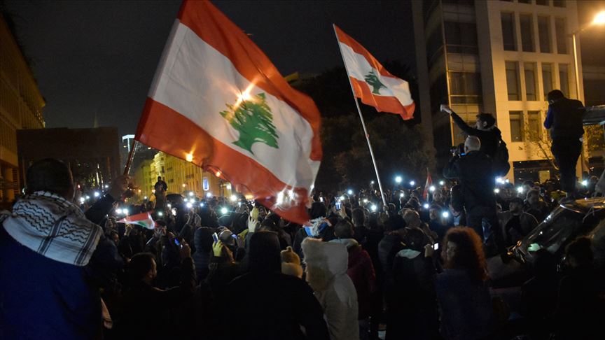 Lübnan'da gösterilerde yaralanan kişinin ölümü protestoları yeniden başlattı
