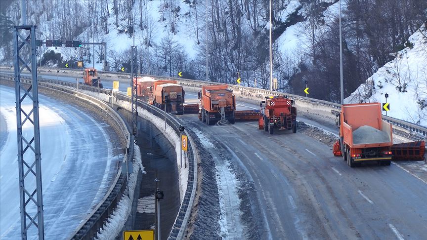 'Kar kaplanları' İstanbul'un Anadolu'ya açılan kapısında nöbette