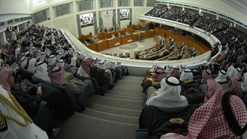 تشابك بالأيدي في البرلمان الكويتي على خلفية قانون العفو العام 
