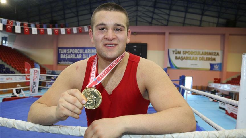Zayıflamak için başladığı boksta Türkiye şampiyonu oldu