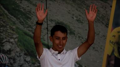El colombiano Egan Bernal recibió el premio Laureus como deportista revelación de 2019