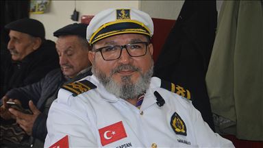 Denizi olmayan şehrin üniformalı kaptanı