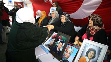 Evlatlarına kavuşma sevincini Diyarbakır anneleriyle paylaştılar