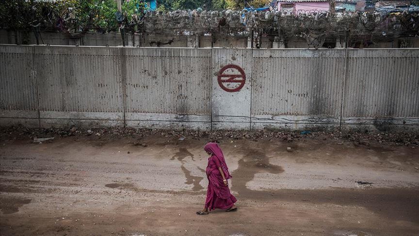 Inde : un mur construit pour cacher les bidonvilles avant la visite de Trump