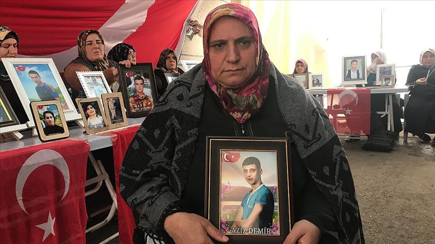 Diyarbakır annelerinden Demir: Oğlumu orada üzerine mazot döküldü diyerek yaktılar
