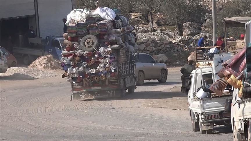 Ji navçeya bûye hedefa êrîşên Esed û piştgirên wî koçê dest pê kir