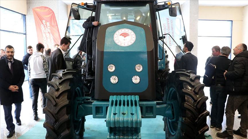 Yerli ve milli elektrikli traktör Kayseri'deki tarım fuarında görücüye çıktı  