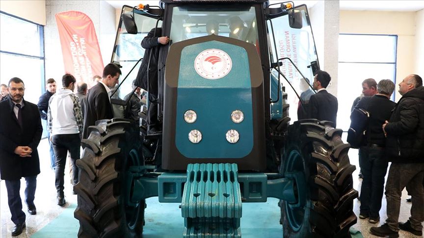 Yerli ve milli elektrikli traktör Kayseri'deki tarım fuarında görücüye çıktı