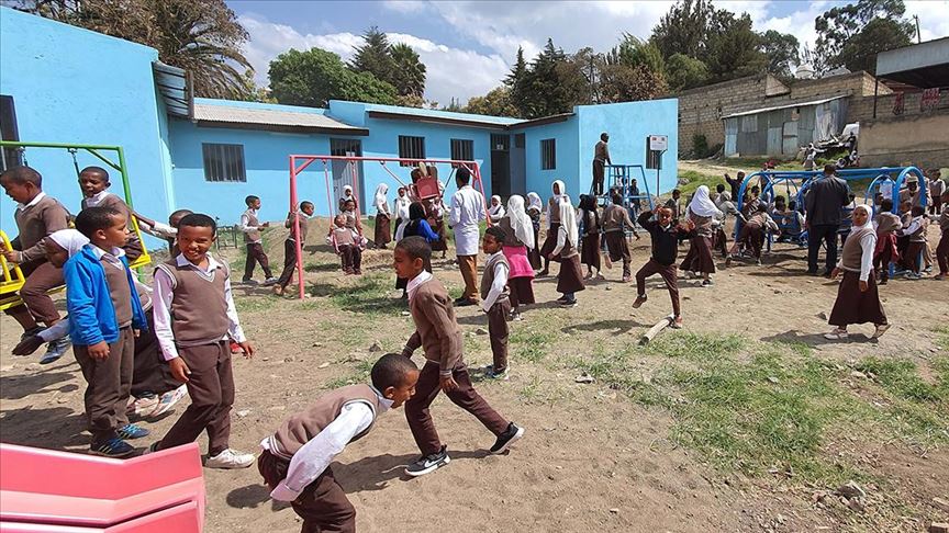 "تيكا" التركية تفتتح حديقة ألعاب بمدرسة في أديس أبابا 