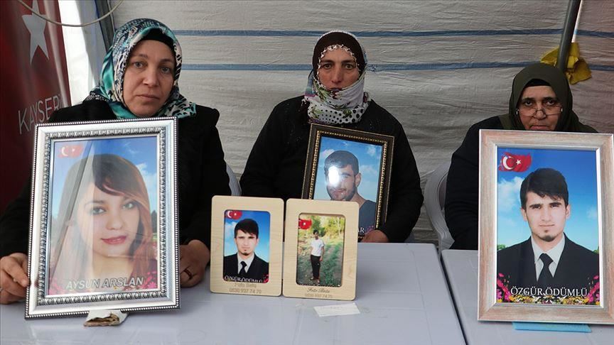 3 malbatên din jî beşdarî çalakiya rûniştinê ya dayikên Diyarbekirê bûn