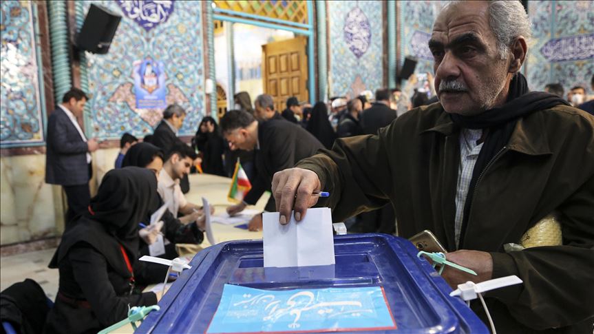 ستاد انتخابات ایران از تمدید مهلت رای گیری انتخابات مجلس در بیشتر استانهای این کشور تا ساعت 24 خبر داد