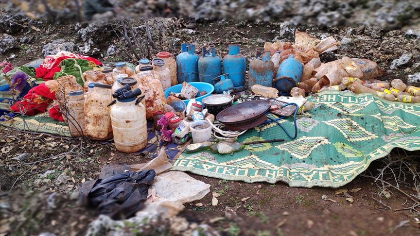 PKK'ya ait sığınaklarda patlayıcı ve çeşitli malzemeler ele geçirildi