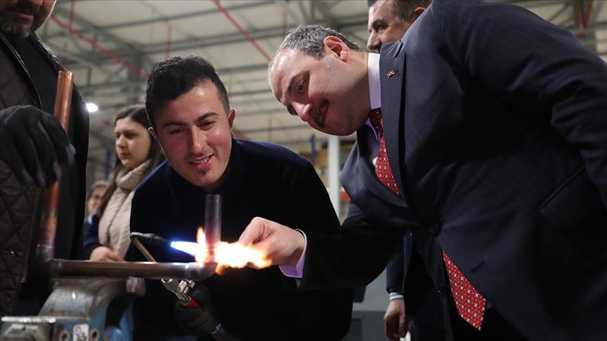 Bakan Varank, Sakarya'da fabrika ziyaretleri gerçekleştirdi