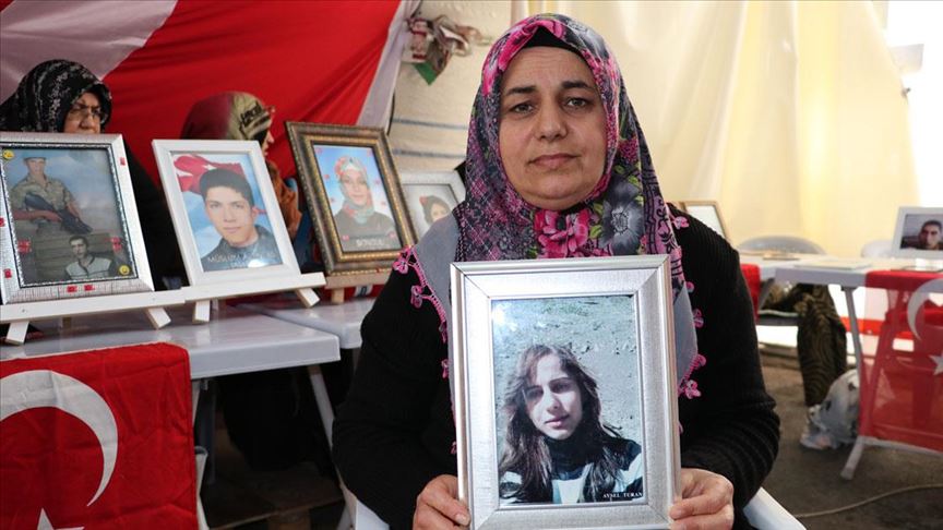 Diyarbakır annelerinden Turan: Kızımı getirsinler. 5 yıldır çok dert çektim
