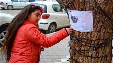 Küçük Asya kaybolan kedisini çizdiği resimlerle arıyor