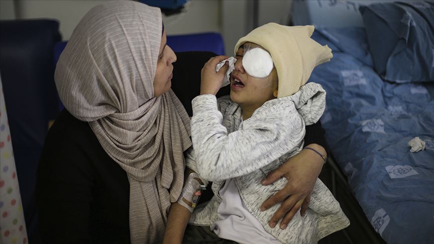 أطباء يقررون استئصال عين طفل فلسطيني أصيب برصاصة إسرائيلية