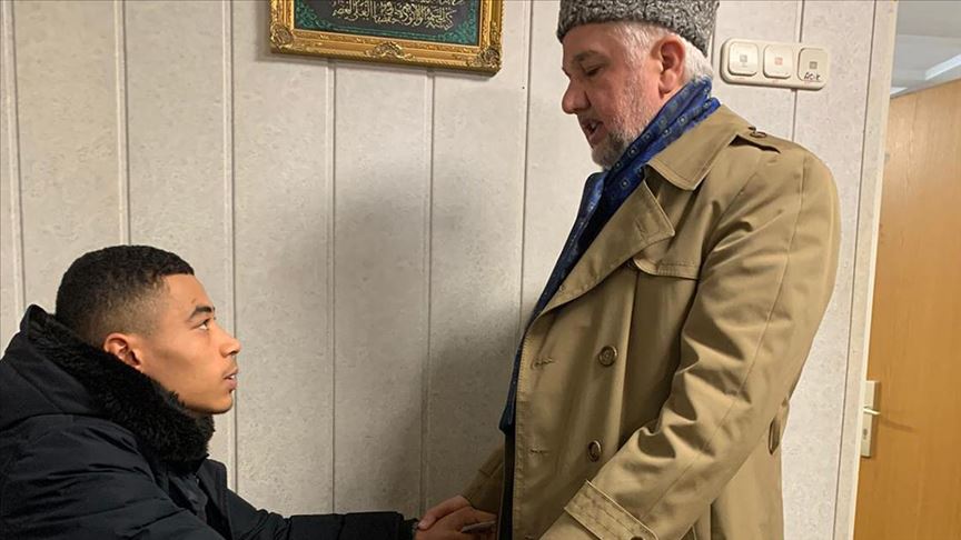 كاميروني يشهر إسلامه إثر نجاته من هجوم هاناو العنصري