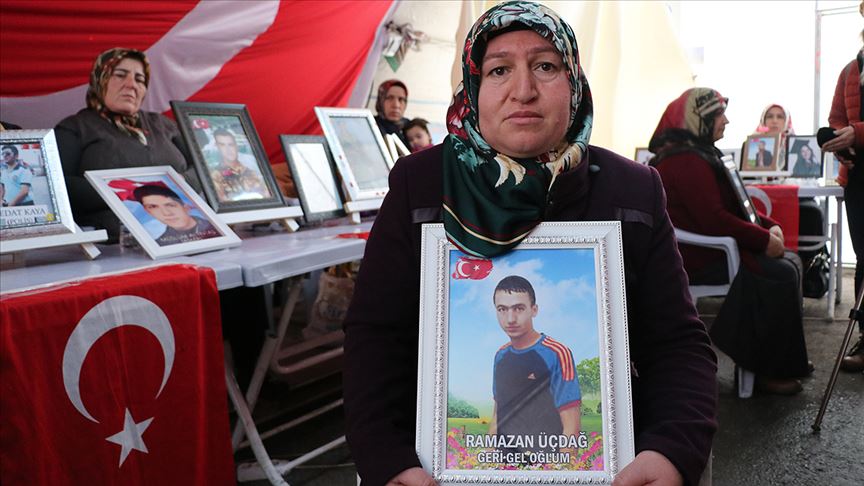 Diyarbakır annesi Üçdağ: Evladımı benden koparıp götürdüler. 600 yıl da geçse gitmeyeceğim