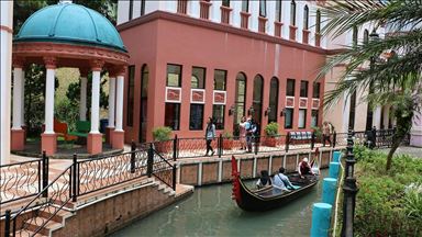 Endonezya'nın Venedik'i andıran minyatür parkı 'Küçük Venedik'e yoğun ilgi