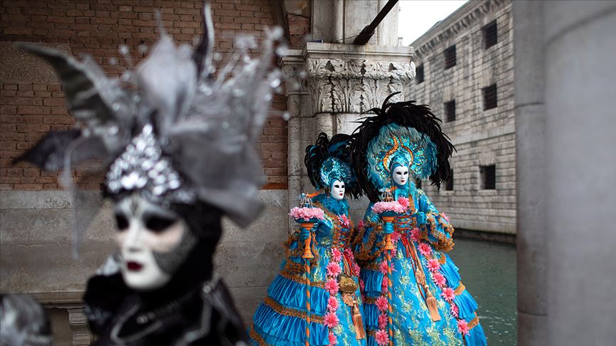 İtalya'da Kovid-19 nedeniyle Venedik Karnavalı iptal edildi