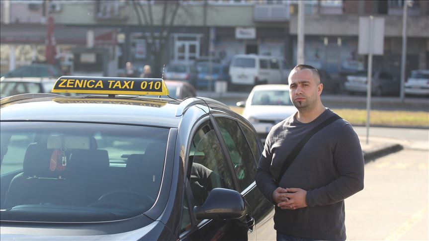 Taksista besplatno vozi djecu s posebnim potrebama