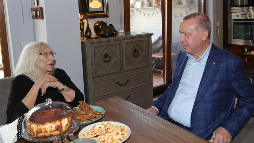 Cumhurbaşkanı Erdoğan, Alev Alatlı'yı ziyaret etti