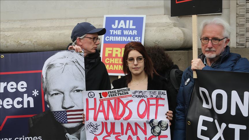 Londres : Des dizaines de personnes manifestent en solidarité avec Julian Assange 