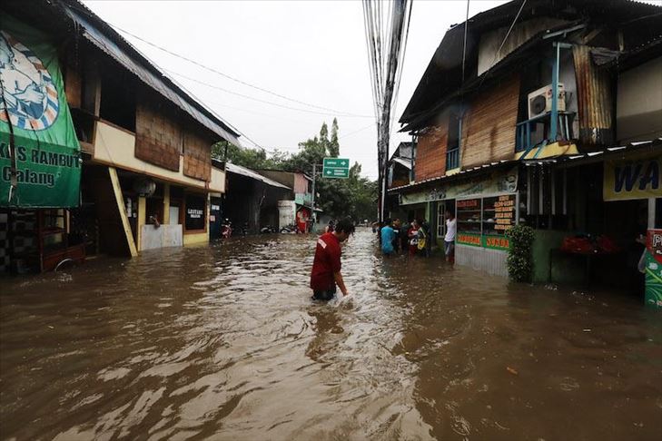 Sebanyak 2.077 orang mengungsi akibat banjir di Jakarta