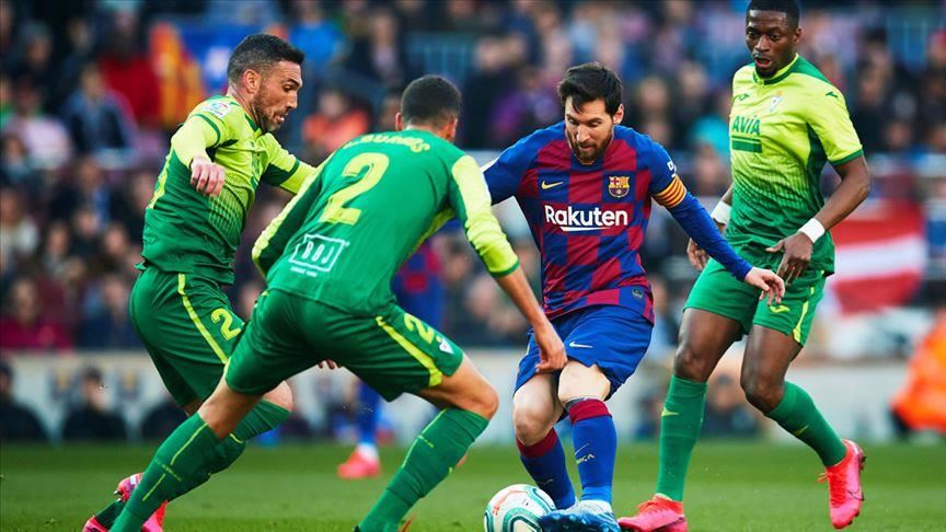 Barca return to top of La Liga with Messi's great form