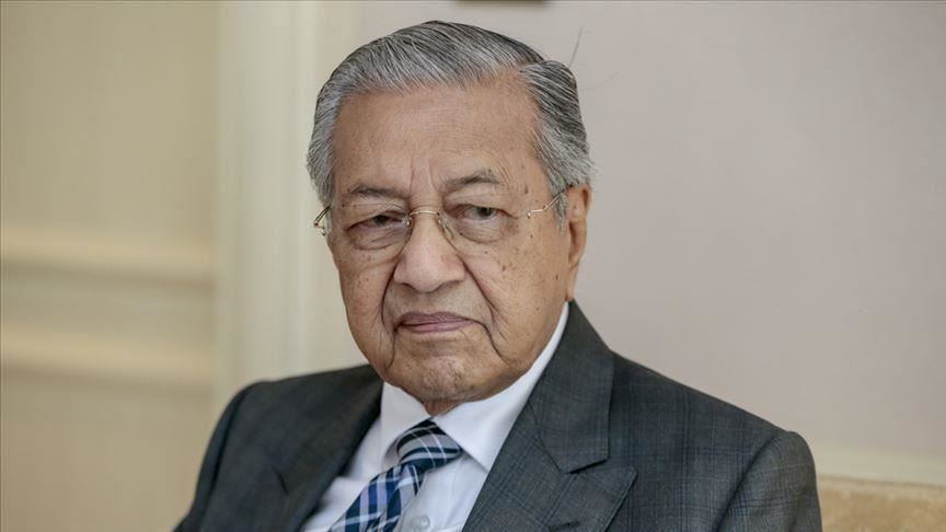 مهاتير محمد يقدم استقالته لملك ماليزيا