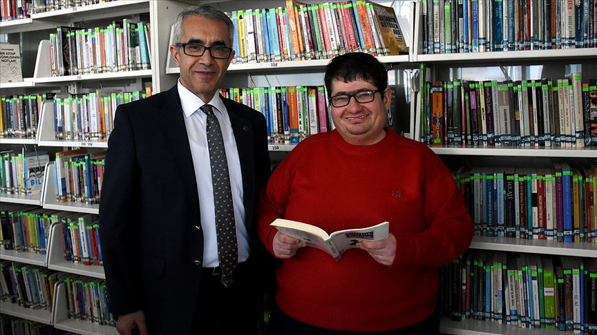 Halk kütüphanesinin 'özel okuru' Mehmet Arda