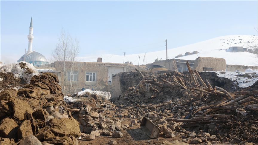 Başkale'deki depremde hayatını kaybedenlerin sayısı 10'a yükseldi