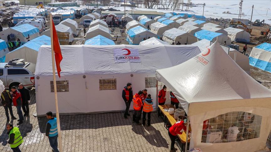 Devletin imkanları Van'daki depremzedeler için seferber edildi