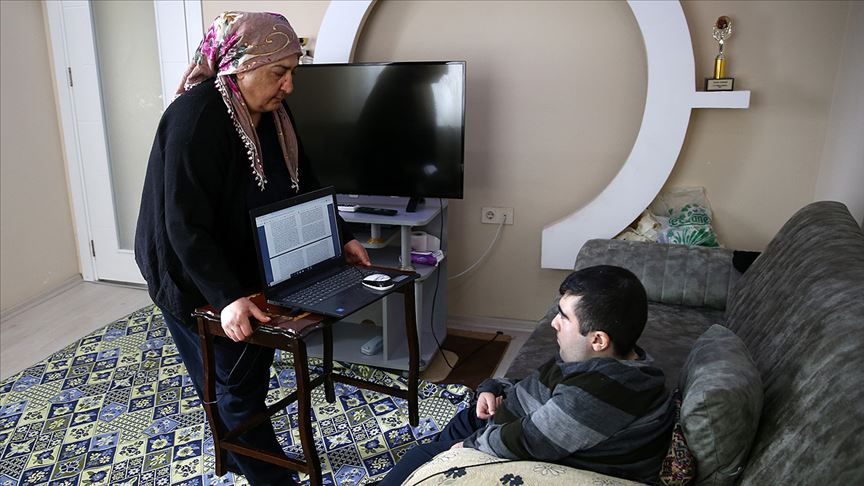 Stephen Hawking rol modeli, annesi kahramanı oldu
