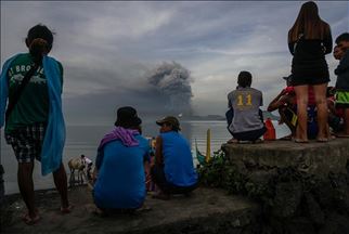 Magma naik, Gunung Taal Filipina semburkan uap tinggi