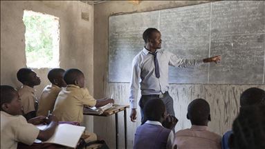 Zimbabwean teachers say right to education under threat