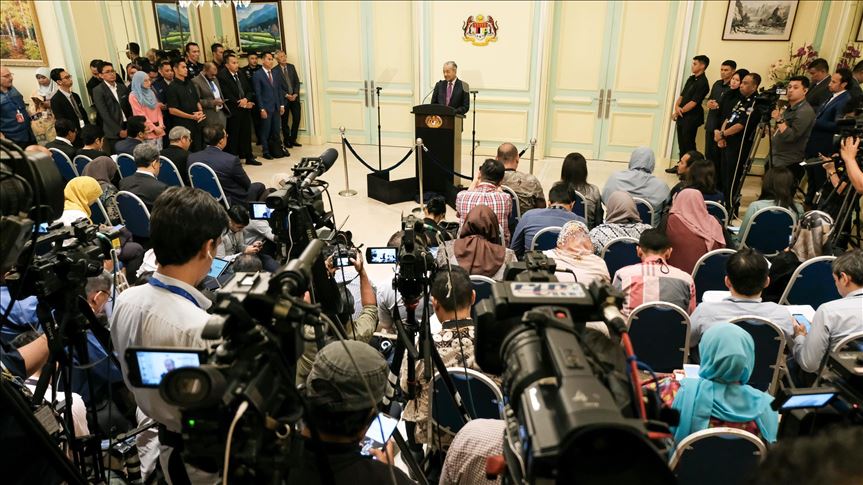 Berebut suara parlemen: Malaysia menanti perdana menteri baru